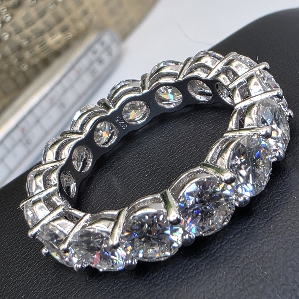 💎 7.5 Ct Moissanite Eternity Band – Elegant Sparkle - Picture 6 of 6